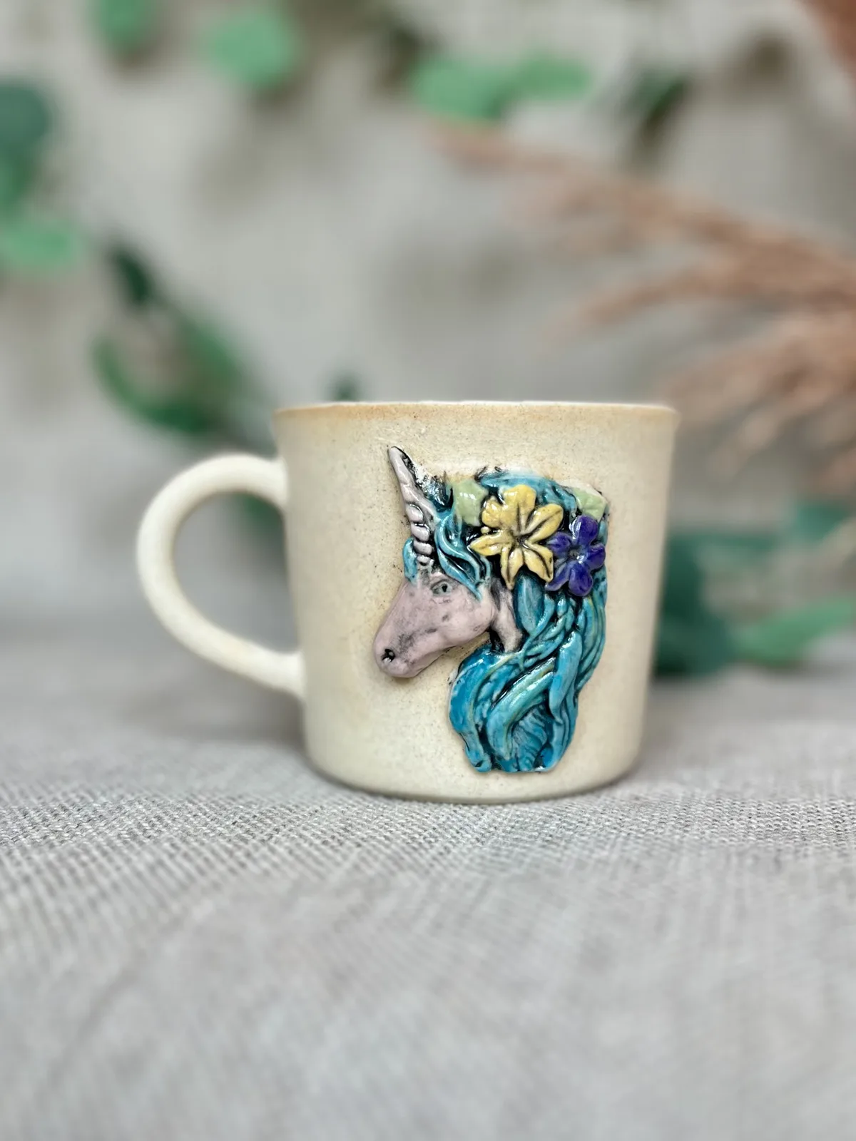 Ręcznie robiony ceramiczny kubek Ceranika z uchem z aplikacją jednorożec