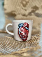 Ręcznie robiony ceramiczny kubek Ceranika z uchem z aplikacją anatomiczne serce