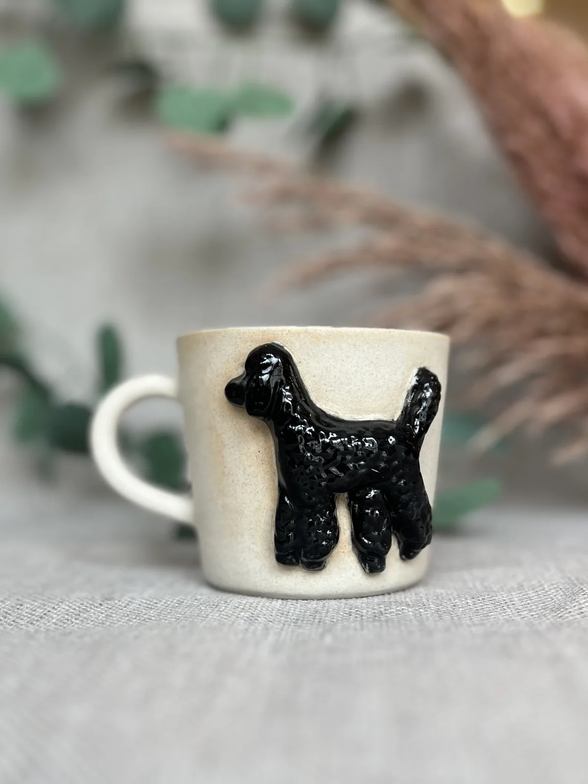 Ręcznie robiony ceramiczny kubek z uchem i pieskiem Ceranika