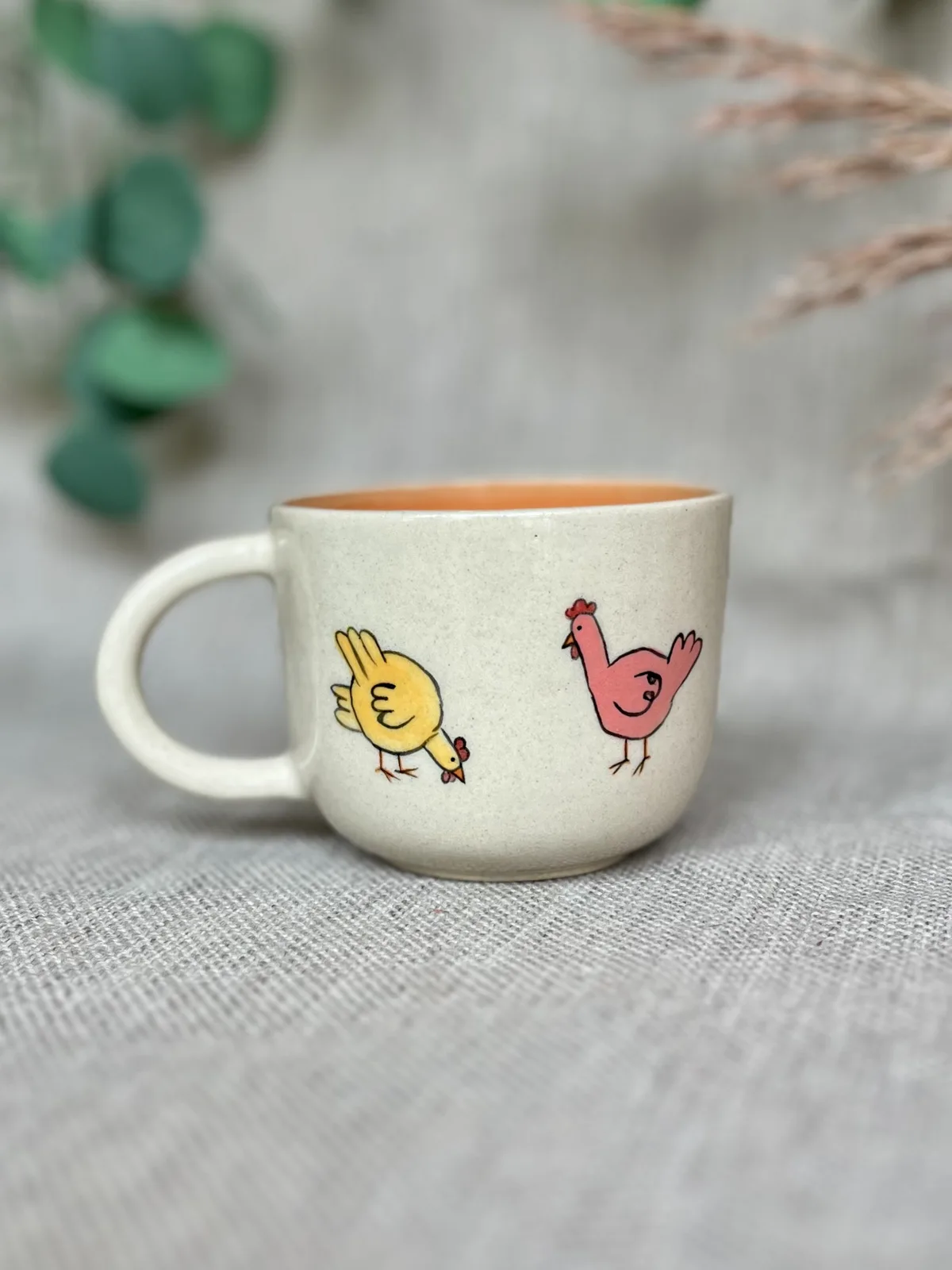 Ręcznie robiony ceramiczny kubek Ceranika z aplikacją ptaki kury