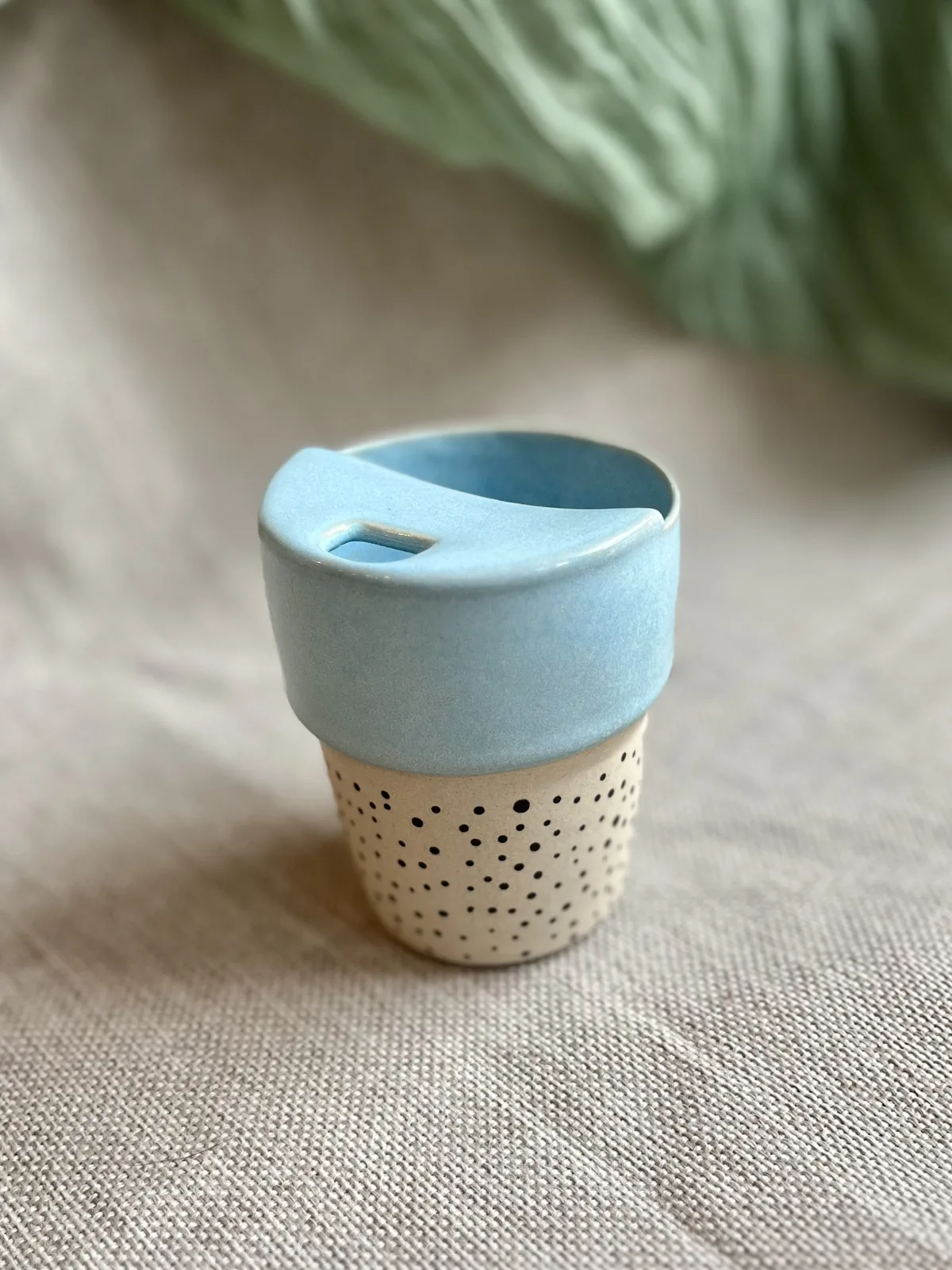 Ręcznie robiony ceramiczny kubek Ceranika bez ucha na wynos podróżny