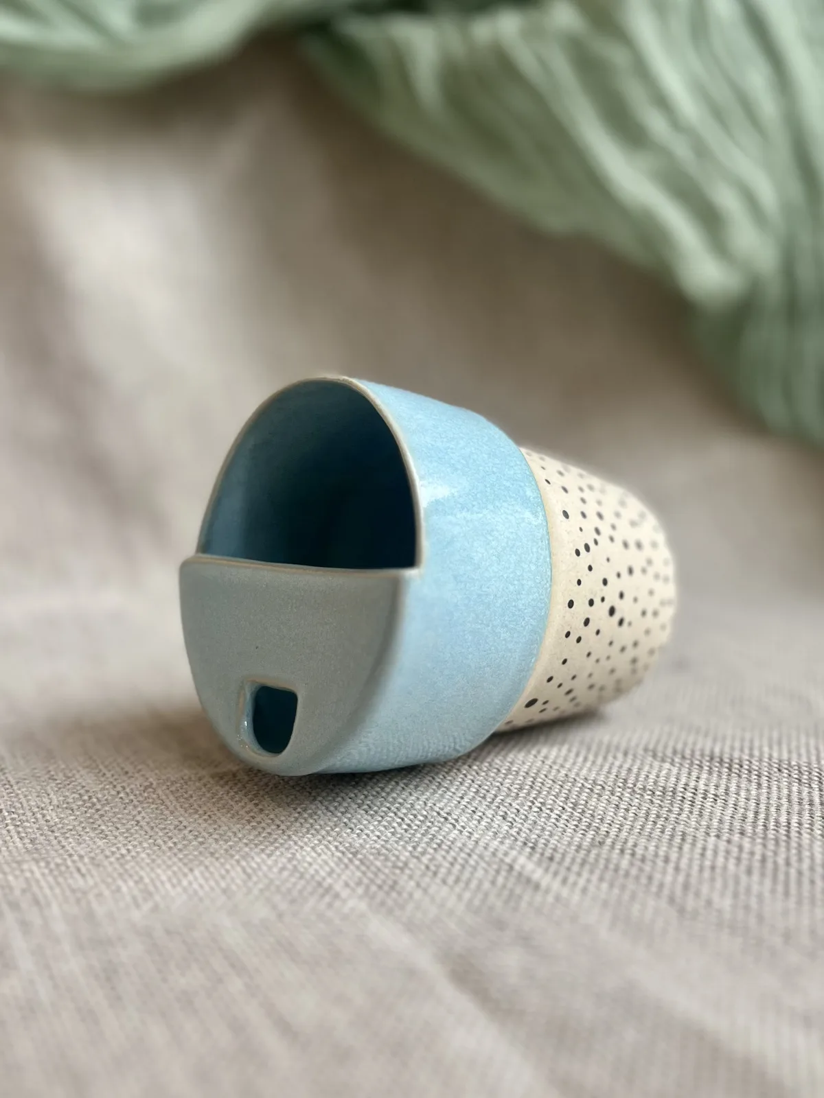 Ręcznie robiony ceramiczny kubek Ceranika bez ucha na wynos podróżny