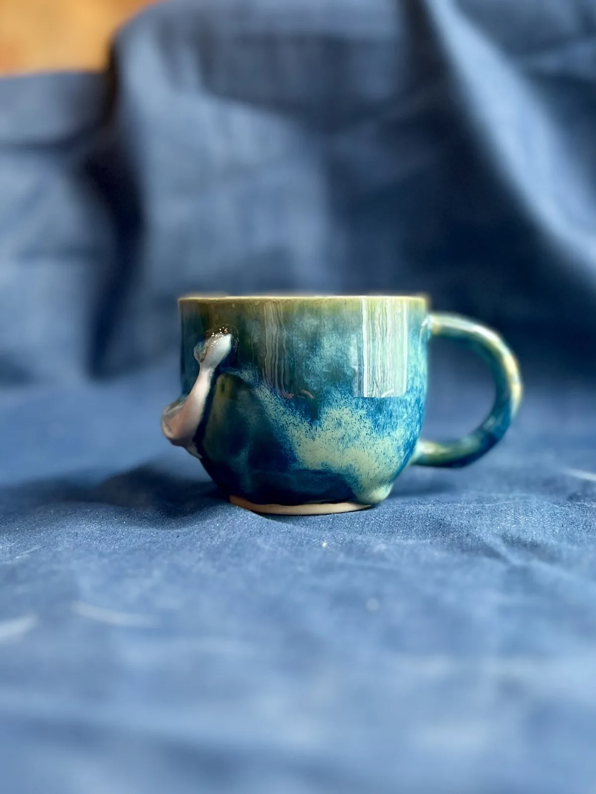Ręcznie robiony ceramiczny kubek Ceranika z aplikacją wieloryba