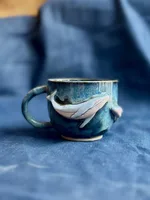 Ręcznie robiony ceramiczny kubek Ceranika z aplikacją wieloryba