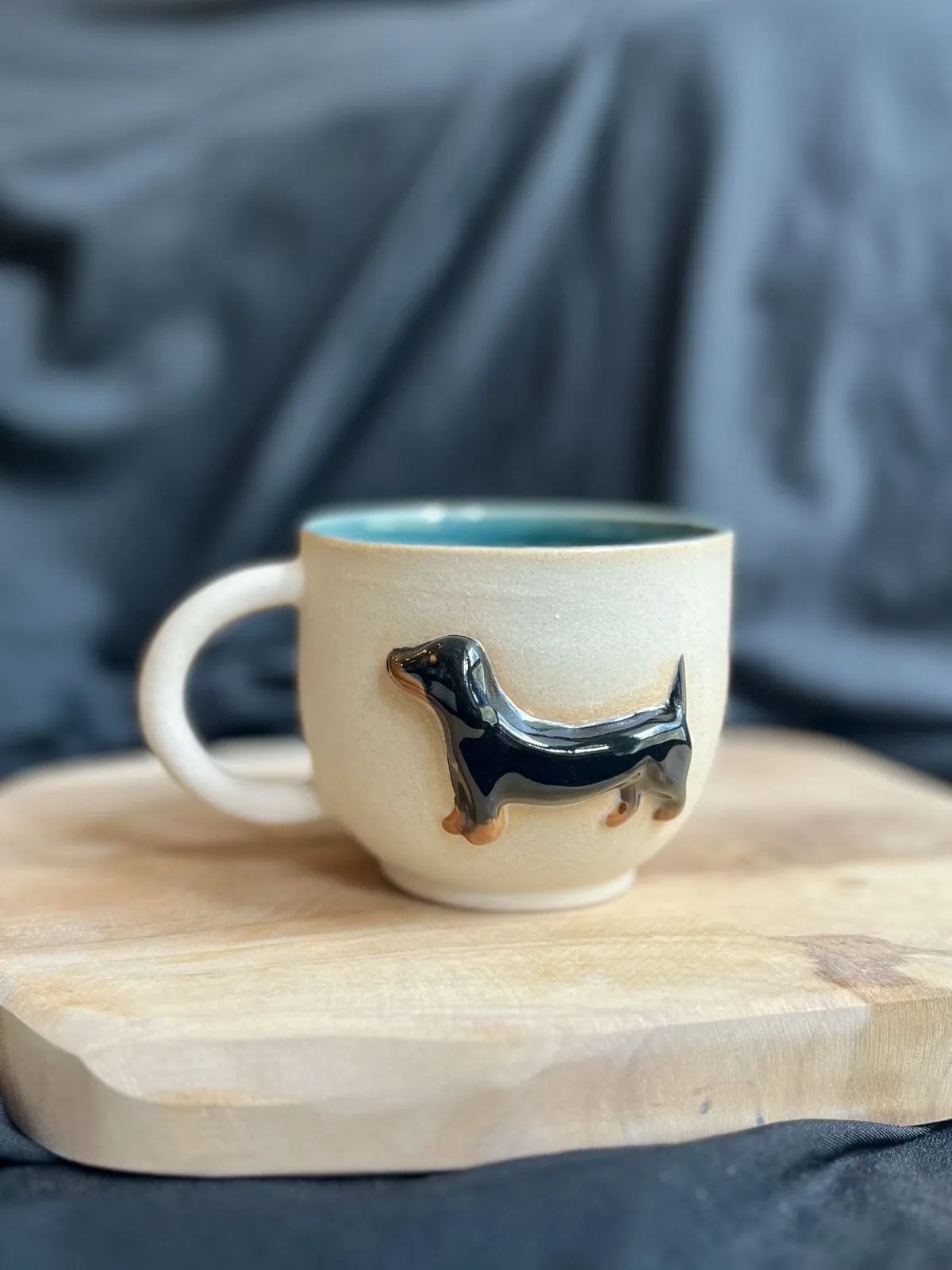 Ręcznie robiony ceramiczny kubek z uchem i pieskiem Ceranika