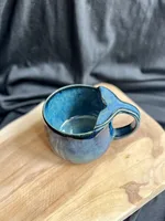 Ręcznie robiony ceramiczny kubek z uchem wielorybi ogon Ceranika